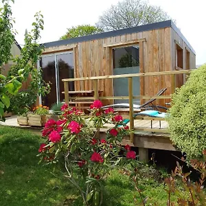 Appartement Adorable Perrosien Dans Jardin Arboré, Perros-Guirec